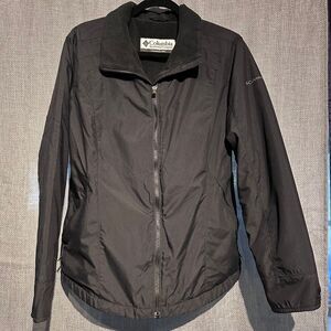 Columbia ‎ Black Full Zip Jacket – Lightweight and Stylish